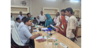 खेरागढ़ न्यूज, Kheragarh News, आगरा न्यूज, Agra News, खेरागढ़ तहसील, तहसील खेरागढ़, संपूर्ण समाधान दिवस, समाधान दिवस आगरा, संपूर्ण समाधान दिवस खेरागढ़, तहसील दिवस 2026, 101 शिकायतें, 11 शिकायतों का निस्तारण, मौके पर शिकायत निस्तारण, जिलाधिकारी मनीष बंसल, DM Manish Bansal, मनीष बंसल आगरा, लेखपालों को निर्देश, गांव में लेखपाल, लेखपाल निलंबन कार्रवाई, राजस्व विभाग शिकायत, भूमि विवाद, भूमि पैमाइश, चकरोड विवाद, चक मार्ग अतिक्रमण, तालाब पर कब्जा, अवैध अतिक्रमण, राशन शिकायत, बिजली शिकायत, पेंशन शिकायत, वृद्धावस्था पेंशन, निराश्रित महिला पेंशन, पेंशन कैंप, राजस्व संहिता धारा 24, धारा 24 लंबित मामले, फर्जी वारिसी मामला, जमीन पर फर्जी ऋण, गीता देवी रोहता, खतौनी में फर्जी प्रविष्टि, राजस्व निरीक्षक चुन्नीलाल, लेखपाल मधुरेश तिवारी, तहसील समाधान दिवस, जनसमस्या समाधान, जनसुनवाई आगरा, प्रशासनिक कार्रवाई, आगरा जिला प्रशासन, बेसिक प्रशासनिक समाचार, उत्तर प्रदेश प्रशासन, Uttar Pradesh News, Agra Latest News, Google Discover News, Google News, Dainik Samachar, आगरा ताजा खबर