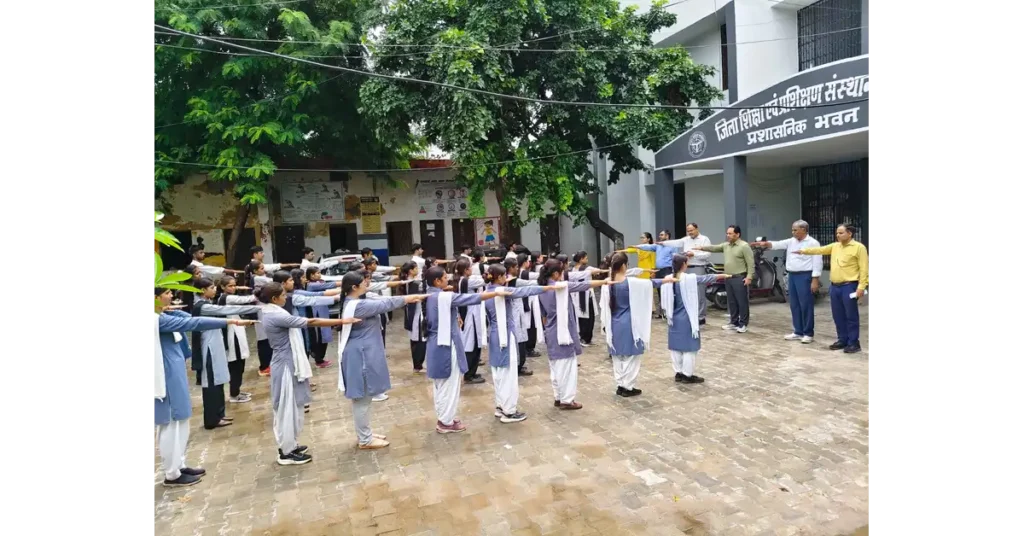 Agra Breaking: आगरा डायट में डीएलएड प्रशिक्षुओं ने ली स्वच्छता की शपथ आगरा न्यूज, Agra News, आगरा शिक्षा समाचार, डायट आगरा, DIET Agra, डीएलएड प्रशिक्षु, D.El.Ed Trainees, डीएलएड बैच 2024, डीएलएड बैच 2025, स्वच्छता पखवाड़ा, स्वच्छता की शपथ, स्वच्छता अभियान आगरा, स्वच्छता जागरूकता कार्यक्रम, स्वच्छता अभियान, स्वच्छ भारत अभियान, स्वच्छ वातावरण, स्वच्छता श्रमदान, सप्ताह में 2 घंटे श्रमदान, वर्ष में 100 घंटे श्रमदान, शिक्षक प्रशिक्षण, शिक्षक प्रशिक्षण संस्थान, डीएलएड प्रशिक्षण, जिला शिक्षा एवं प्रशिक्षण संस्थान, जिला शिक्षा एवं प्रशिक्षण संस्थान आगरा, विजय प्रताप सिंह, वरिष्ठ प्रवक्ता विजय सिंह, डॉ मनोज कुमार वार्ष्णेय, डायट प्राचार्य आगरा, बेसिक शिक्षा विभाग आगरा, शिक्षा विभाग आगरा, प्रशिक्षुओं ने ली शपथ, शिक्षक प्रशिक्षुओं का कार्यक्रम, स्वच्छता जागरूकता, कक्षा कक्ष की स्वच्छता, संस्थान की स्वच्छता, स्वस्थ वातावरण, स्वच्छता और स्वास्थ्य, शिक्षक और स्वच्छता, Uttar Pradesh Education News, Education News Agra, Agra Education News, Google Discover News, Dainik Samachar, आगरा ताजा खबर