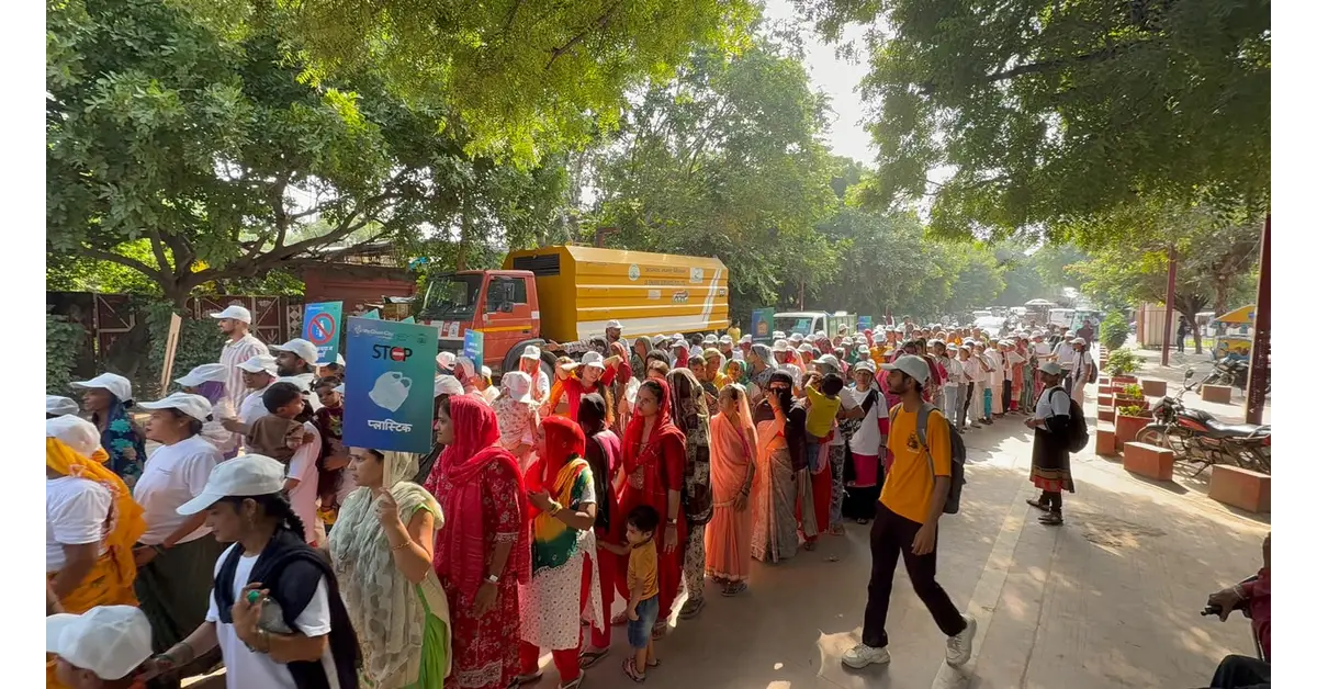 World Cleanup Day 2026, World Cleanup Day Agra, वर्ल्ड क्लीनअप डे 2026, आगरा न्यूज, Agra News, आगरा स्वच्छता अभियान, Agra Cleanliness Drive, आगरा स्वच्छता रैली, Agra Cleanliness Rally, स्वच्छता जागरूकता रैली, स्वच्छता जागरूकता अभियान, 400 से अधिक स्कूली बच्चे, 250 नागरिक, आगरा में स्वच्छता रैली, HCL Foundation, एचसीएल फाउंडेशन, My Clean City, माय क्लीन सिटी कार्यक्रम, HCL My Clean City, लेंडिंग हैंड्स फाउंडेशन, Lending Hands Foundation, Centre for Environment Education, CEE Agra, कचरा प्रबंधन, Waste Management, कचरा पृथक्करण, Waste Segregation, वैज्ञानिक अपशिष्ट प्रबंधन, Solid Waste Management, स्वच्छ आगरा, Clean Agra, आगरा नगर निगम, Agra Municipal Corporation, पंकज भूषण, Pankaj Bhushan Agra, योगेंद्र कुशवाहा, Yogendra Kushwaha, आई लव आगरा सेल्फी प्वाइंट, I Love Agra Selfie Point, फतेहाबाद रोड आगरा, Fatehabad Road Agra, कलाकृति तिराहा आगरा, TDI Mall Agra, लोपामुद्रा विद्या मंदिर, शारवुड पब्लिक स्कूल आगरा, भारतीय बाल विद्या भवन, मां भगवती कॉन्वेंट स्कूल, आरके पब्लिक स्कूल आगरा, उमा पब्लिक स्कूल, कंपोजिट स्कूल बसई खुर्द, रोज पब्लिक स्कूल, शिशु राधा पब्लिक स्कूल, स्कूल स्वच्छता अभियान, बच्चों की स्वच्छता रैली, पर्यावरण जागरूकता आगरा, पर्यावरण संरक्षण, स्वच्छता और पर्यावरण, कचरा प्रबंधन जागरूकता, जुम्बा सत्र, स्वच्छता अभियान 2026, Agra Latest News, Agra Environment News, Agra Education News, Google Discover News, Google News India, Environment News India, Cleanliness News India