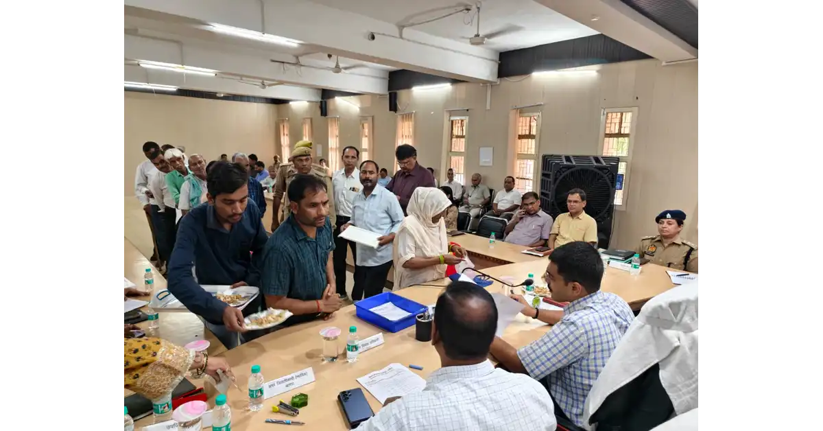 खेरागढ़ न्यूज, Kheragarh News, आगरा न्यूज, Agra News, खेरागढ़ तहसील, तहसील खेरागढ़, संपूर्ण समाधान दिवस, समाधान दिवस आगरा, संपूर्ण समाधान दिवस खेरागढ़, तहसील दिवस 2026, 101 शिकायतें, 11 शिकायतों का निस्तारण, मौके पर शिकायत निस्तारण, जिलाधिकारी मनीष बंसल, DM Manish Bansal, मनीष बंसल आगरा, लेखपालों को निर्देश, गांव में लेखपाल, लेखपाल निलंबन कार्रवाई, राजस्व विभाग शिकायत, भूमि विवाद, भूमि पैमाइश, चकरोड विवाद, चक मार्ग अतिक्रमण, तालाब पर कब्जा, अवैध अतिक्रमण, राशन शिकायत, बिजली शिकायत, पेंशन शिकायत, वृद्धावस्था पेंशन, निराश्रित महिला पेंशन, पेंशन कैंप, राजस्व संहिता धारा 24, धारा 24 लंबित मामले, फर्जी वारिसी मामला, जमीन पर फर्जी ऋण, गीता देवी रोहता, खतौनी में फर्जी प्रविष्टि, राजस्व निरीक्षक चुन्नीलाल, लेखपाल मधुरेश तिवारी, तहसील समाधान दिवस, जनसमस्या समाधान, जनसुनवाई आगरा, प्रशासनिक कार्रवाई, आगरा जिला प्रशासन, बेसिक प्रशासनिक समाचार, उत्तर प्रदेश प्रशासन, Uttar Pradesh News, Agra Latest News, Google Discover News, Google News, Dainik Samachar, आगरा ताजा खबर
