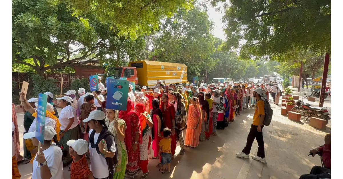 World Cleanup Day 2026, World Cleanup Day Agra, वर्ल्ड क्लीनअप डे 2026, आगरा न्यूज, Agra News, आगरा स्वच्छता अभियान, Agra Cleanliness Drive, आगरा स्वच्छता रैली, Agra Cleanliness Rally, स्वच्छता जागरूकता रैली, स्वच्छता जागरूकता अभियान, 400 से अधिक स्कूली बच्चे, 250 नागरिक, आगरा में स्वच्छता रैली, HCL Foundation, एचसीएल फाउंडेशन, My Clean City, माय क्लीन सिटी कार्यक्रम, HCL My Clean City, लेंडिंग हैंड्स फाउंडेशन, Lending Hands Foundation, Centre for Environment Education, CEE Agra, कचरा प्रबंधन, Waste Management, कचरा पृथक्करण, Waste Segregation, वैज्ञानिक अपशिष्ट प्रबंधन, Solid Waste Management, स्वच्छ आगरा, Clean Agra, आगरा नगर निगम, Agra Municipal Corporation, पंकज भूषण, Pankaj Bhushan Agra, योगेंद्र कुशवाहा, Yogendra Kushwaha, आई लव आगरा सेल्फी प्वाइंट, I Love Agra Selfie Point, फतेहाबाद रोड आगरा, Fatehabad Road Agra, कलाकृति तिराहा आगरा, TDI Mall Agra, लोपामुद्रा विद्या मंदिर, शारवुड पब्लिक स्कूल आगरा, भारतीय बाल विद्या भवन, मां भगवती कॉन्वेंट स्कूल, आरके पब्लिक स्कूल आगरा, उमा पब्लिक स्कूल, कंपोजिट स्कूल बसई खुर्द, रोज पब्लिक स्कूल, शिशु राधा पब्लिक स्कूल, स्कूल स्वच्छता अभियान, बच्चों की स्वच्छता रैली, पर्यावरण जागरूकता आगरा, पर्यावरण संरक्षण, स्वच्छता और पर्यावरण, कचरा प्रबंधन जागरूकता, जुम्बा सत्र, स्वच्छता अभियान 2026, Agra Latest News, Agra Environment News, Agra Education News, Google Discover News, Google News India, Environment News India, Cleanliness News India
