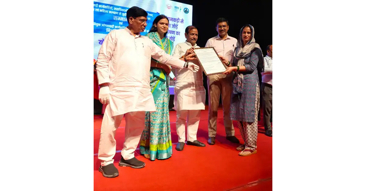 आगरा न्यूज, Agra News, आगरा समाचार, सूरसदन आगरा, आंगनबाड़ी सम्मान समारोह, आंगनबाड़ी कार्यकत्री, आंगनबाड़ी सहायिका, Anganwadi Workers Honor, आंगनबाड़ी कार्यकत्रियों का सम्मान, 5 आंगनबाड़ी कार्यकत्रियां सम्मानित, 5 नियुक्ति पत्र, नवचयनित आंगनबाड़ी कार्यकत्री, 8 बच्चों को लैपटॉप, 10 मेधावी छात्राओं का सम्मान, पोषण पोटली, SAM से सामान्य श्रेणी, कुपोषण से सामान्य श्रेणी, मुख्यमंत्री बाल सेवा योजना, मुख्यमंत्री बाल सेवा योजना कोविड-19, मुख्यमंत्री बाल सेवा योजना सामान्य, कन्या सुमंगला योजना, बेटी बचाओ बेटी पढ़ाओ, आंगनबाड़ी केंद्र, महिला एवं बाल कल्याण, पोषण अभियान, बाल पोषण, बाल स्वास्थ्य, बाल शिक्षा, महिला कल्याण योजना, योगी आदित्यनाथ, मुख्यमंत्री योगी आदित्यनाथ, मनीष बंसल, DM Manish Bansal, पुरुषोत्तम खंडेलवाल, डॉ जीएस धर्मेश, डॉ मंजू भदौरिया, Ayodhya Live Telecast, Anganwadi Appointment Letter, Agra Government News, Agra Latest News, Google Discover News, Google News India
