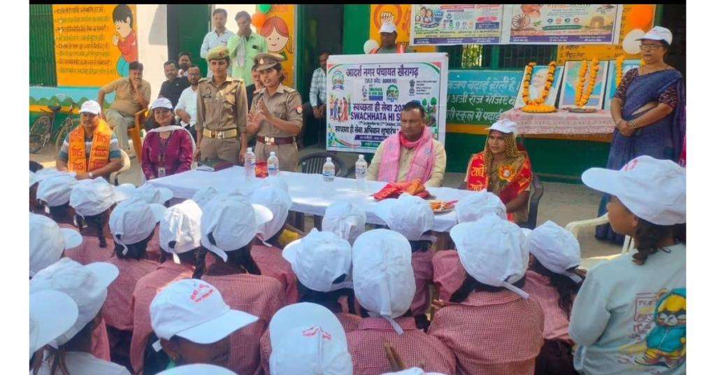 गांधी जयंती, गांधी जयंती 2026, खेरागढ़ न्यूज, Kheragarh News, आगरा न्यूज, Agra News, नगर पंचायत खेरागढ़, आदर्श नगर पंचायत खेरागढ़, सुधीर गर्ग गुड्डू, चेयरमैन सुधीर गर्ग, कंपोजिट विद्यालय खेरागढ़ प्रथम, उच्च प्राथमिक विद्यालय खेरागढ़, स्कूल में नए कक्ष, विद्यालय विकास, स्कूल पार्क निर्माण, पुराने कमरों का जीर्णोद्धार, शिक्षा समाचार आगरा, Agra Education News, एक पेड़ मां के नाम, पौधारोपण अभियान, स्वच्छता अभियान, पर्यावरण संरक्षण, महात्मा गांधी जयंती, लाल बहादुर शास्त्री जयंती, शहीद स्मारक खेरागढ़, एंटी रोमियो स्क्वाड, महिला सुरक्षा जागरूकता, गीता देवी खेरागढ़ पुलिस, अजय कुमार सिकरवार, मीना पुष्कर, खेरागढ़ ब्लॉक, Agra Latest News, Uttar Pradesh News, आगरा की ताजा खबरें, खेरागढ़ की खबरें, स्कूल विकास समाचार, Google Discover News, Google News India