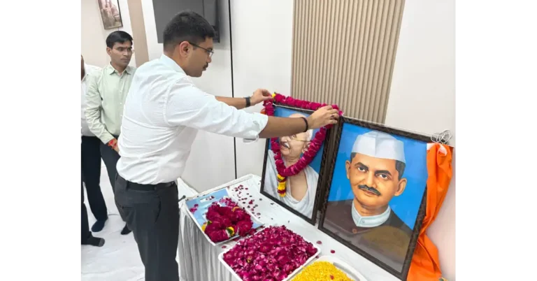 Agra Breaking: गांधी जयंती पर डीएम मनीष बंसल ने दी श्रद्धांजलि, शास्त्री जी को किया नमन गांधी जयंती, गांधी जयंती 2026, महात्मा गांधी जयंती, लाल बहादुर शास्त्री जयंती, आगरा न्यूज, Agra News, डीएम मनीष बंसल, जिलाधिकारी मनीष बंसल, आगरा कलेक्ट्रेट, कलेक्ट्रेट आगरा गांधी जयंती, गांधी जी को श्रद्धांजलि, शास्त्री जी को श्रद्धांजलि, अंतरराष्ट्रीय अहिंसा दिवस, 2 अक्टूबर कार्यक्रम, गांधी जयंती समाचार, शास्त्री जयंती समाचार, रघुपति राघव राजा राम, रामधुन गायन, गांधी जी के विचार, शास्त्री जी के विचार, विकसित भारत, सत्य और अहिंसा, गांधी जी की सादगी, लाल बहादुर शास्त्री का जीवन, जय जवान जय किसान, राष्ट्रपिता महात्मा गांधी, पूर्व प्रधानमंत्री लाल बहादुर शास्त्री, आगरा जिला प्रशासन, आगरा जिलाधिकारी, Agra Collectorate News, Uttar Pradesh News, आगरा की ताजा खबरें, गांधी जयंती समारोह आगरा, Google Discover News, Google News India