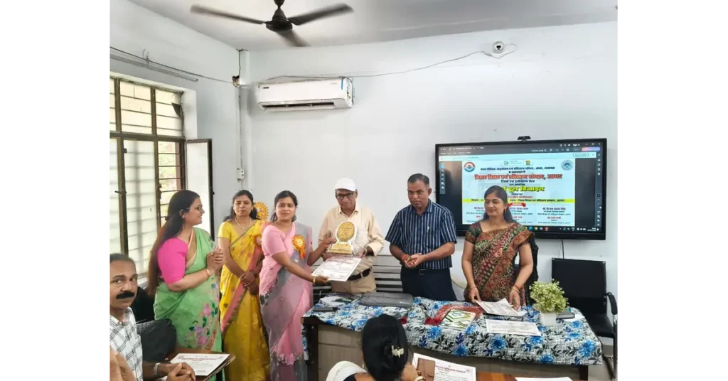 रिसर्च टूल डिजाइन कार्यशाला, आगरा न्यूज, Agra News, डायट आगरा, जिला शिक्षा एवं प्रशिक्षण संस्थान आगरा, DIET Agra, आगरा शिक्षक प्रशिक्षण, 65 शिक्षकों की कार्यशाला, रिसर्च एवं इनोवेशन सेल, शिक्षक शोध प्रशिक्षण, रिसर्च टूल डिजाइन, प्रश्नपत्र निर्माण, प्रश्नपत्र ब्लूप्रिंट, प्रश्नावली निर्माण, स्कोरिंग की, शोध उपकरण निर्माण, शैक्षिक अनुसंधान, शिक्षा में शोध, शिक्षक क्षमता विकास, शिक्षकों के लिए प्रशिक्षण, माध्यमिक शिक्षा प्रशिक्षण, बेसिक शिक्षा आगरा, दयालबाग विश्वविद्यालय, डॉ निशा जैन, डॉ नीतू सिंह, विजय प्रताप सिंह, विजय सिंह वरिष्ठ प्रवक्ता, डॉ प्रज्ञा शर्मा, लक्ष्मी शर्मा, पुष्पेंद्र सिंह, आगरा शिक्षा समाचार, उत्तर प्रदेश शिक्षा समाचार, Agra Education News, UP Education News, शिक्षण नवाचार, शिक्षक प्रशिक्षण कार्यक्रम, Google Discover News, Google News India