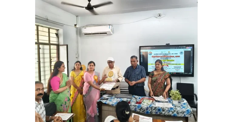 आगरा में 65 शिक्षकों ने सीखे रिसर्च टूल डिजाइन के गुर, डायट में कार्यशाला रिसर्च टूल डिजाइन कार्यशाला, आगरा न्यूज, Agra News, डायट आगरा, जिला शिक्षा एवं प्रशिक्षण संस्थान आगरा, DIET Agra, आगरा शिक्षक प्रशिक्षण, 65 शिक्षकों की कार्यशाला, रिसर्च एवं इनोवेशन सेल, शिक्षक शोध प्रशिक्षण, रिसर्च टूल डिजाइन, प्रश्नपत्र निर्माण, प्रश्नपत्र ब्लूप्रिंट, प्रश्नावली निर्माण, स्कोरिंग की, शोध उपकरण निर्माण, शैक्षिक अनुसंधान, शिक्षा में शोध, शिक्षक क्षमता विकास, शिक्षकों के लिए प्रशिक्षण, माध्यमिक शिक्षा प्रशिक्षण, बेसिक शिक्षा आगरा, दयालबाग विश्वविद्यालय, डॉ निशा जैन, डॉ नीतू सिंह, विजय प्रताप सिंह, विजय सिंह वरिष्ठ प्रवक्ता, डॉ प्रज्ञा शर्मा, लक्ष्मी शर्मा, पुष्पेंद्र सिंह, आगरा शिक्षा समाचार, उत्तर प्रदेश शिक्षा समाचार, Agra Education News, UP Education News, शिक्षण नवाचार, शिक्षक प्रशिक्षण कार्यक्रम, Google Discover News, Google News India