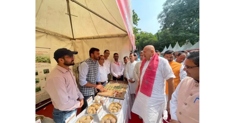 आगरा कृषि समाचार, कृषि मंत्री सूर्य प्रताप शाही, सूर्य प्रताप शाही आगरा दौरा, सीसार्क फार्म आगरा, CSARC Agra, अंतरराष्ट्रीय आलू केंद्र, CIP दक्षिण एशिया क्षेत्रीय केंद्र, आलू की उन्नत खेती, शकरकंद की खेती, आलू अनुसंधान आगरा, शकरकंद अनुसंधान, गुणवत्तापूर्ण आलू बीज उत्पादन, G0 बीज उत्पादन, ARC तकनीक, PZTM तकनीक, पुआल मल्च आलू उत्पादन, कम लागत वाली कृषि तकनीक, किसानों की आय बढ़ाने के उपाय, संयुक्त मंडलीय रबी उत्पादकता गोष्ठी 2026, डॉ. एम. के. शनमुगा सुंदरम, डॉ. सुधांशु सिंह, आधुनिक कृषि तकनीक, जलवायु अनुकूल खेती, कृषि अनुसंधान उत्तर प्रदेश, Agra Agriculture News, Surya Pratap Shahi, CSARC Farm Agra, Potato Research India, Sweet Potato Farming