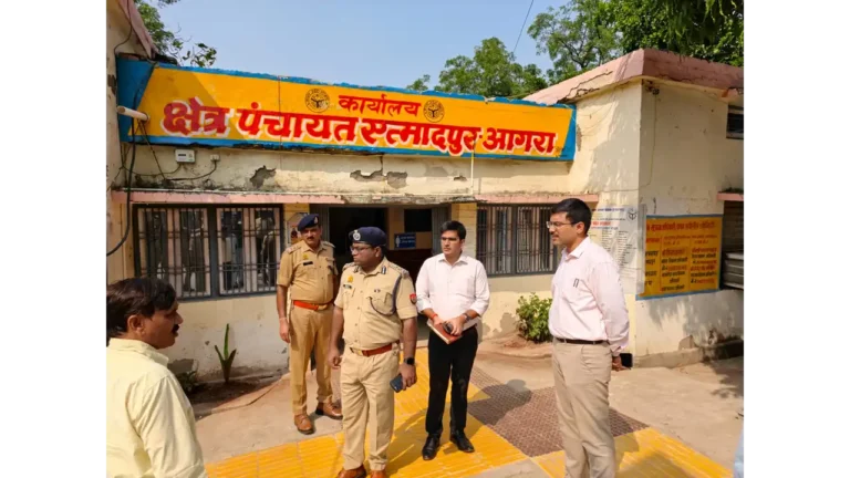 आगरा MLC चुनाव 2026, आगरा खंड स्नातक निर्वाचन, आगरा खंड शिक्षक निर्वाचन, उत्तर प्रदेश विधान परिषद चुनाव 2026, आगरा में पोलिंग पार्टियां रवाना, 23 अक्टूबर 2026 मतदान, 27 अक्टूबर 2026 मतगणना, जिलाधिकारी मनीष बंसल, आयुक्त नगेंद्र प्रताप, अपर पुलिस आयुक्त सचिन्द्र पटेल, नवीन मंडी समिति आगरा, आगरा निर्वाचन समाचार, मतदान केंद्रों की सुरक्षा, स्ट्रॉन्ग रूम की सुरक्षा, मतपेटिकाओं की सुरक्षा, आगरा के 27 मतदान केंद्र, सेक्टर ऑफिसर की तैनाती, माइक्रो ऑब्जर्वर, निर्वाचन आयोग के दिशा-निर्देश, आगरा चुनाव अपडेट, जिला निर्वाचन अधिकारी आगरा, Agra MLC Election 2026, Agra Graduate Teacher Election, UP Legislative Council Election, Agra Voting News