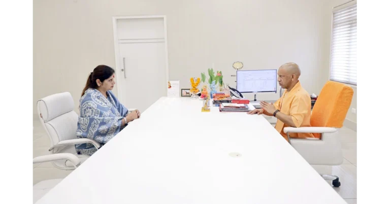 यूपी में महिलाओं की सुरक्षा के लिए नई पहल, UP में महिलाओं की सुरक्षा के लिए नई पहल, उत्तर प्रदेश महिला सुरक्षा, यूपी महिला सुरक्षा योजना, महिलाओं की सुरक्षा, महिला सुरक्षा के लिए नई पहल, QR कोड से शिकायत, QR स्कैन शिकायत, महिला सुरक्षा एप, महिलाओं के लिए सुरक्षा ऐप, यूपी महिला आयोग, उत्तर प्रदेश राज्य महिला आयोग, डॉ बबिता सिंह चौहान, मुख्यमंत्री योगी आदित्यनाथ, योगी सरकार महिला सुरक्षा, लखनऊ कमांड सेंटर, 75 जिलों की मॉनिटरिंग, महिला शिकायत ऑनलाइन, ऑनलाइन महिला शिकायत, महिला सुरक्षा मॉनिटरिंग सेल, महिलाओं का सशक्तीकरण, महिला सुरक्षा हेल्पलाइन, UP Women Safety, UP Women Safety App, QR Code Complaint UP, Yogi Government Women Safety