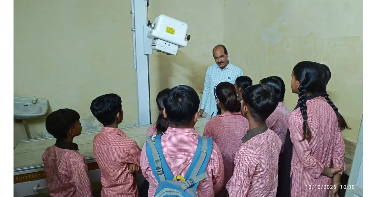 मिशन शक्ति कार्यक्रम आगरा, आगरा शिक्षा समाचार, फतेहाबाद आगरा समाचार, भलोखरा कंपोजिट विद्यालय, सामुदायिक स्वास्थ्य केंद्र फतेहाबाद, CHC फतेहाबाद, विद्यार्थियों का शैक्षिक भ्रमण, मिशन शक्ति शैक्षिक गतिविधि, छात्र छात्राओं का स्वास्थ्य भ्रमण, डॉ अभिषेक चौहान, अनिल कुमार शिक्षक, शैलेंद्र शुक्ला फार्मासिस्ट, टीकाकरण की जानकारी, एक्स-रे मशीन की जानकारी, मेडिकल लैब जांच, स्वास्थ्य जागरूकता कार्यक्रम, बच्चों में स्वास्थ्य जागरूकता, स्वस्थ जीवनशैली, स्वच्छता जागरूकता, फतेहाबाद ब्लॉक शिक्षा, उत्तर प्रदेश मिशन शक्ति, Agra Education News, Mission Shakti Agra, CHC Fatehabad Visit, Student Educational Visit Agra