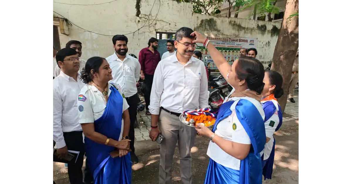 आगरा समाचार, आगरा मतदाता अभियान, जिलाधिकारी मनीष बंसल, डीएम मनीष बंसल निरीक्षण, आगरा वोटर लिस्ट, मतदाता सूची पुनरीक्षण, विशेष मतदाता अभियान 2026, 24 अक्टूबर विशेष अभियान दिवस, बीएलओ अनुपस्थित कार्रवाई, बीएलओ वेतन कटौती, बूथ लेवल अधिकारी आगरा, मतदाता सूची में नाम कैसे जुड़वाएं, फॉर्म-6 मतदाता पंजीकरण, फॉर्म-7 नाम हटाना, फॉर्म-8 मतदाता विवरण सुधार, छावनी विधानसभा आगरा, दक्षिण विधानसभा आगरा, उत्तर विधानसभा आगरा, राधावल्लभ इंटर कॉलेज दयालबाग, मतदाता जागरूकता अभियान, Agra Voter List News, Agra Election News, DM Manish Bansal, BLO Inspection Agra, Voter Registration 2026